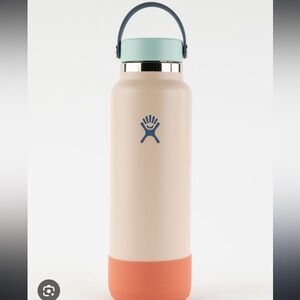 Tilly’s exclusive hydroflask